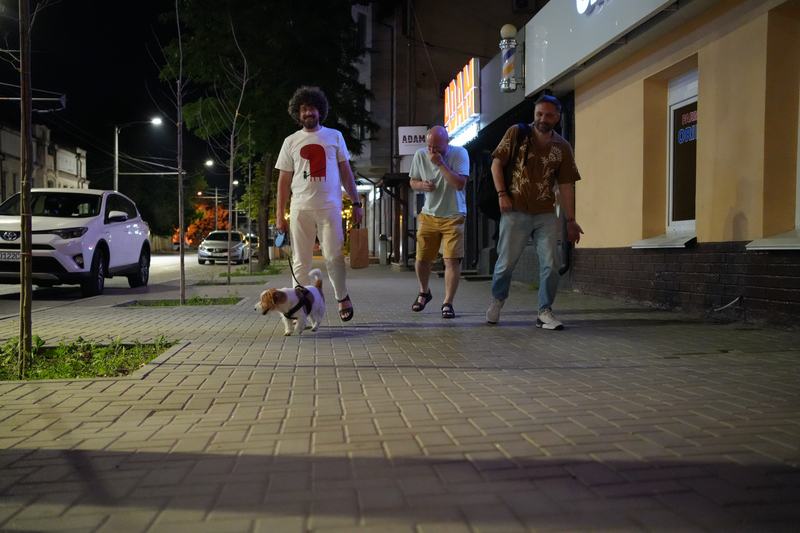 Cadru din seara de la masă · Sony a7C II · 35mm · ƒ2.8 · 1/160s · ISO 12800