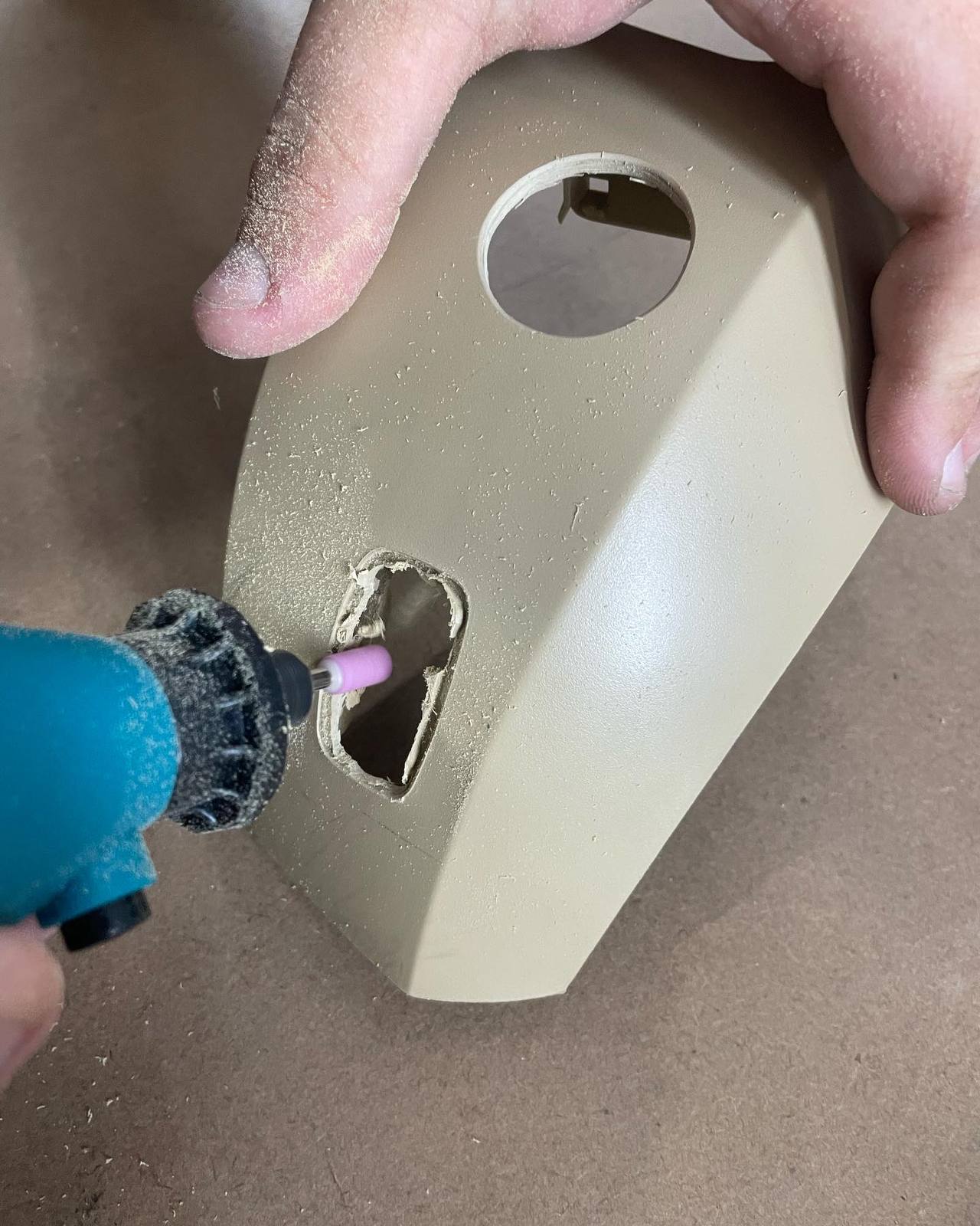 Cleaning a part with Colourlock