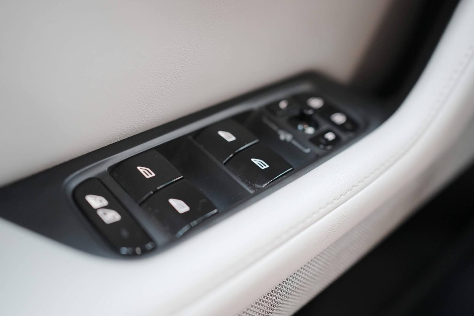 The driver's door panel: four window switches and the mirror control