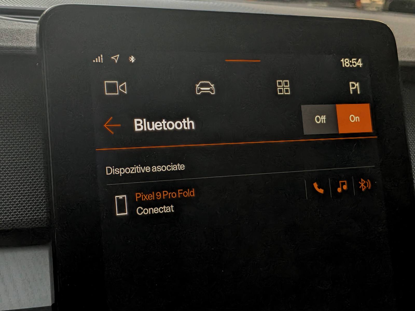 Ecranul mașinii: Bluetooth conectat la telefon