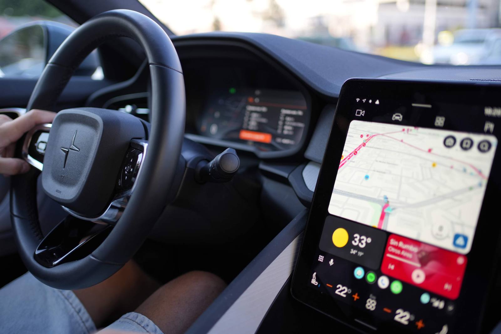 The centre screen with Google Maps and the wheel, on the move