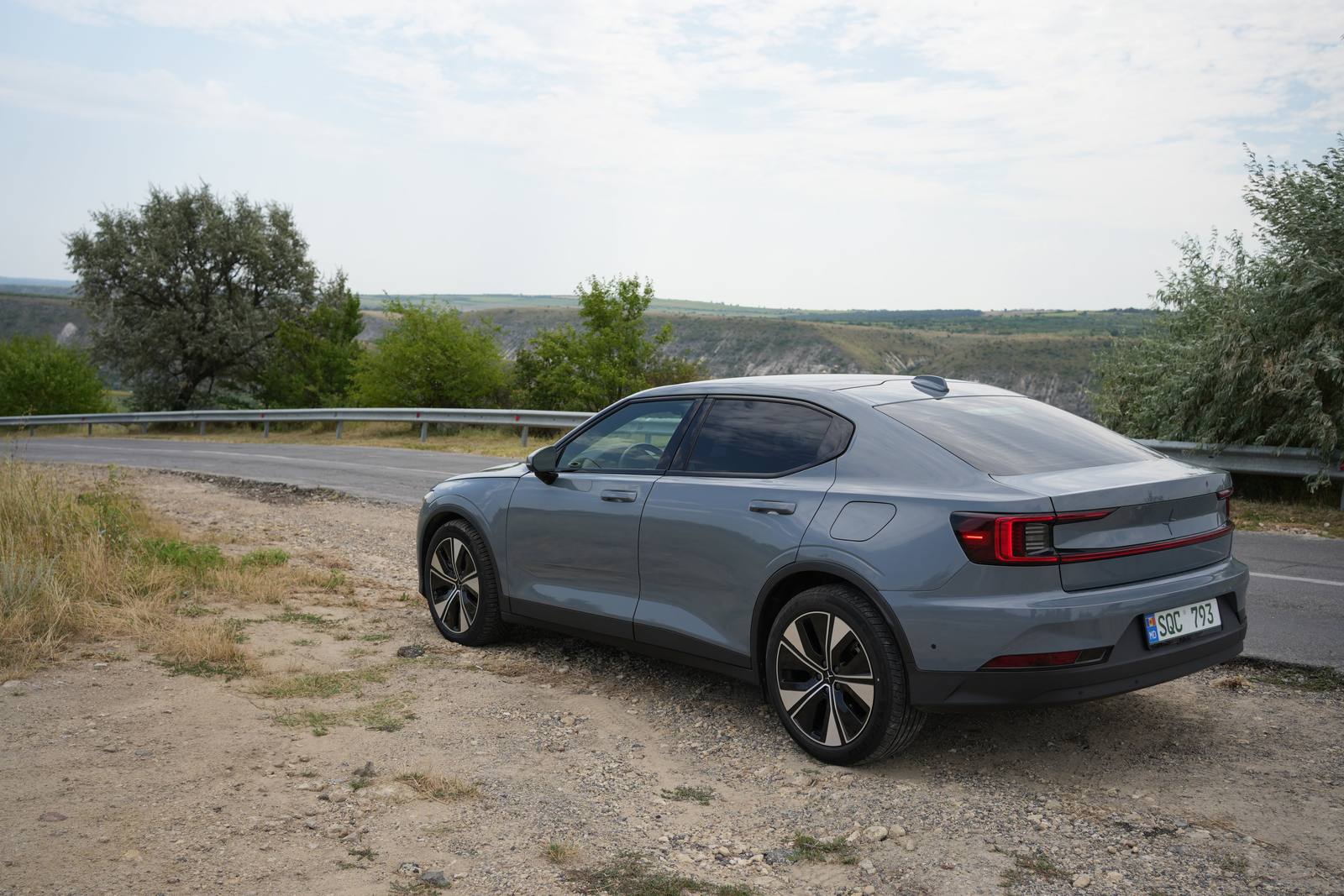 The car parked above the gorge