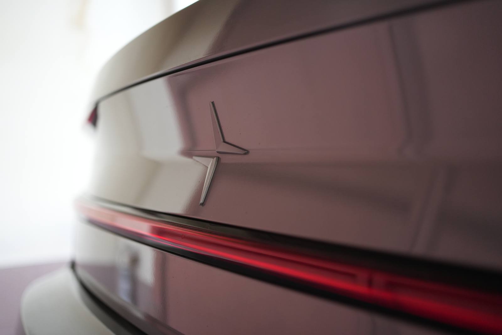 Polestar 2 - the rear light bar